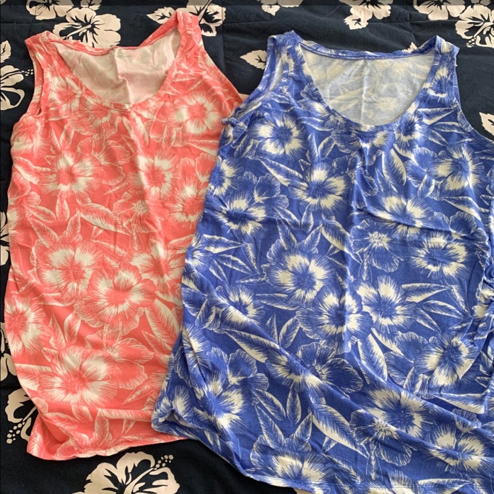 😎sold😎Maternity tank bundle